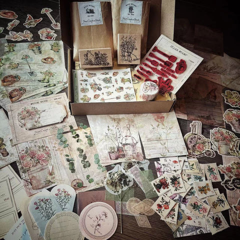 YourCreativeStudio - Vintage Themed box full of paper ephemera